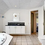 Hébergement de vacances Four-bedroom In