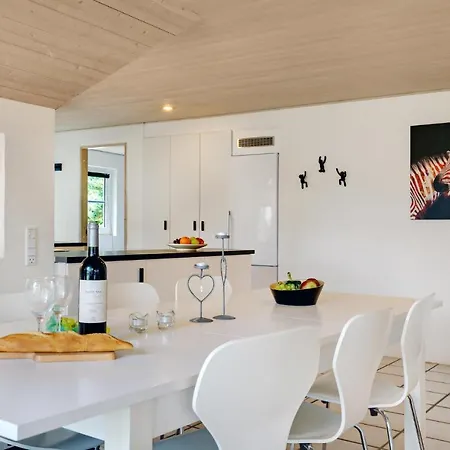 Hébergement de vacances Four-bedroom In *