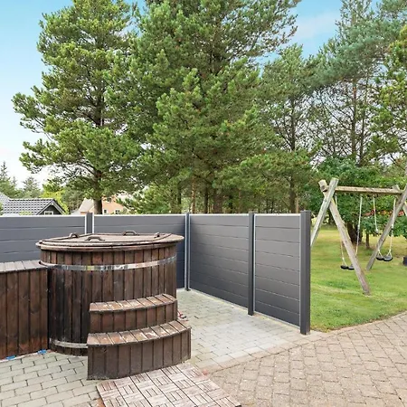 펜션 Four-bedroom In Nørre Nebel