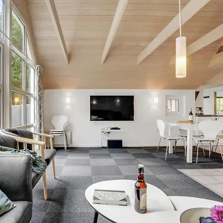 Σπίτι διακοπών Four-bedroom In Nørre Nebel